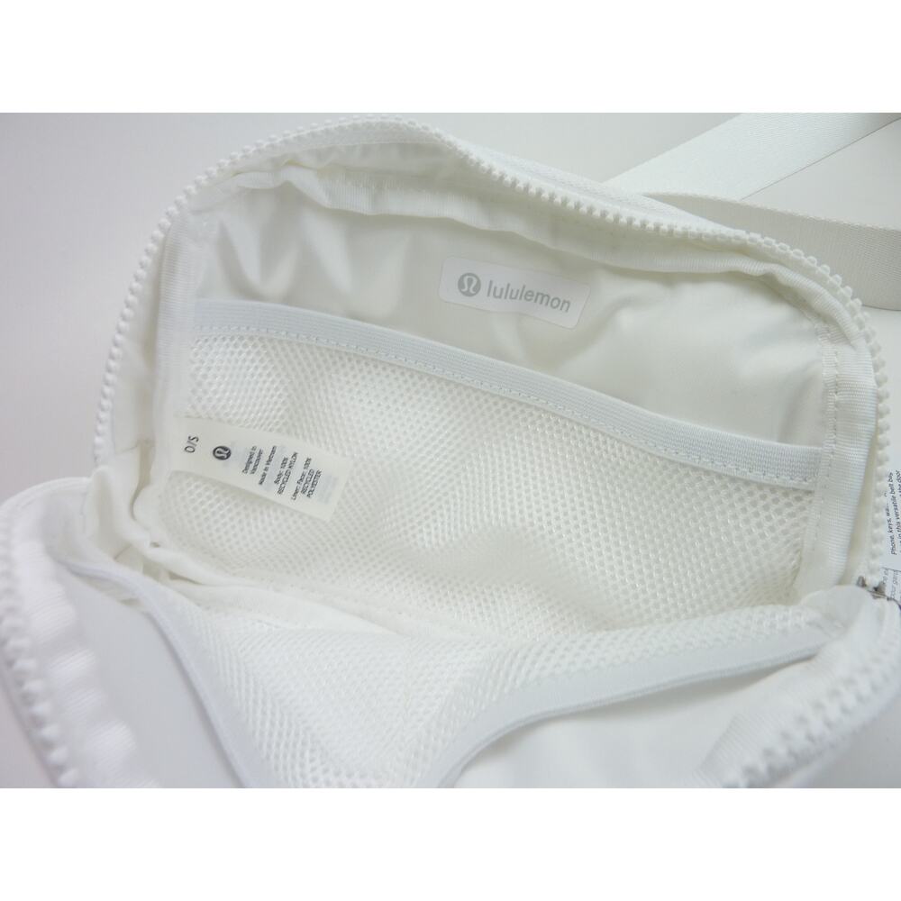 NWT Lululemon Everywhere Belt Bag Womens 1L White Travel Fanny Pack Hip Bag - Picture 5 of 5